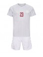 Otroški Nogometna dresi replika Danska Pierre-Emile Hojbjerg #23 Gostujoči SP 2022 Kratek rokav (+ hlače)